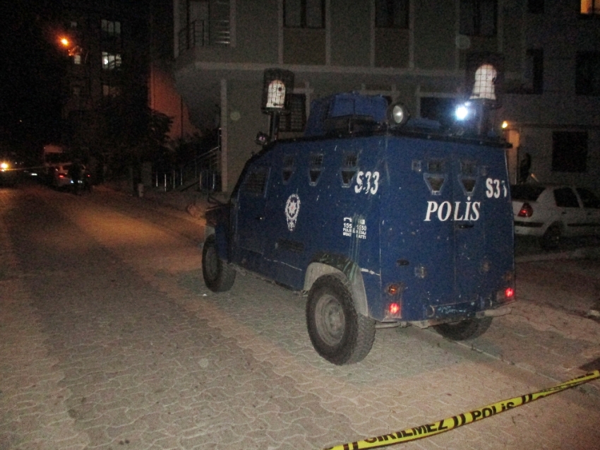 Ataşehir’de el bombasına benzer cisim polisi alarma geçirdi