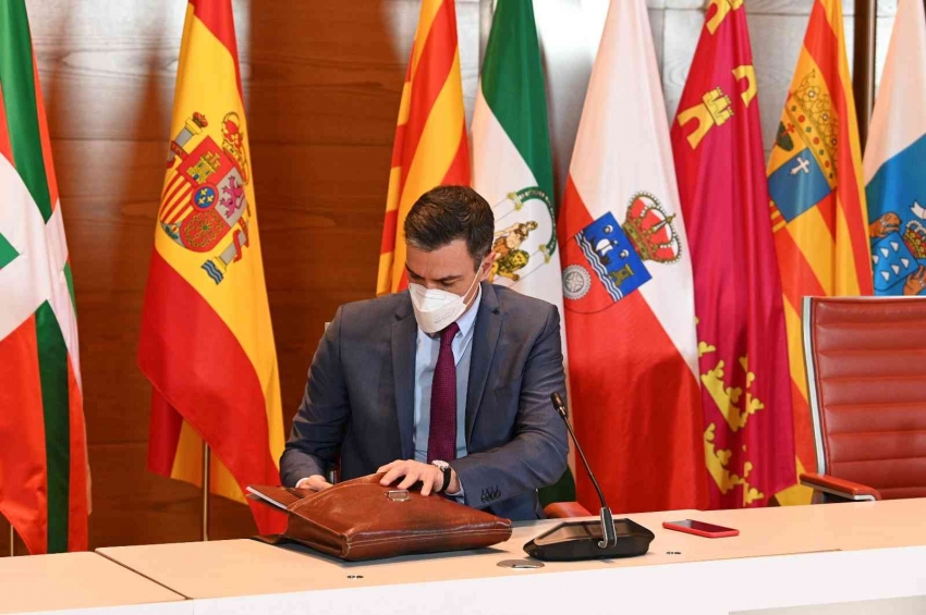 İspanya’da açık havada maske kullanımı yeniden zorunlu olacak