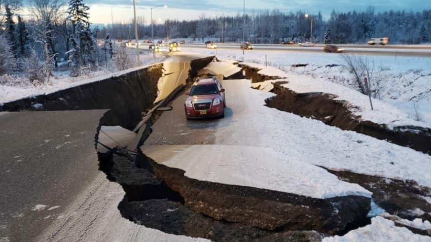 Alaska’da şiddetli deprem: Yollar çöktü, binalarda çatlaklar oluştu