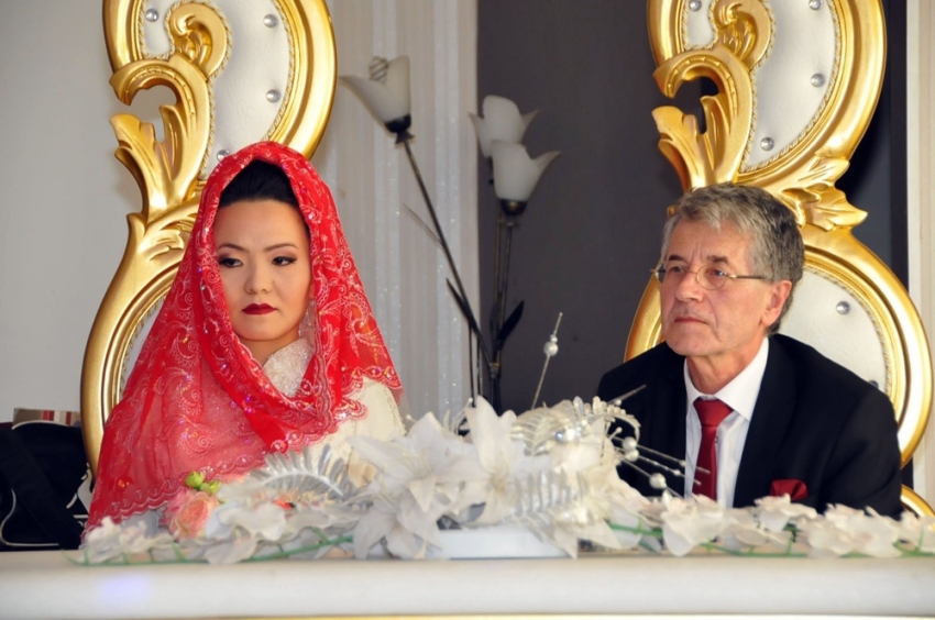 Çinli geline Türk usulü nikah ve düğün