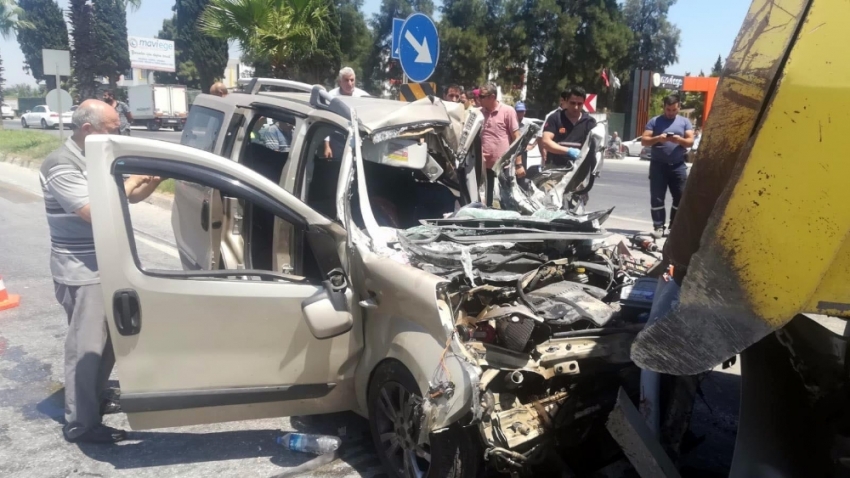 İzmir’de feci kaza: 1 kişi öldü, hamile kadın ağır yaralı