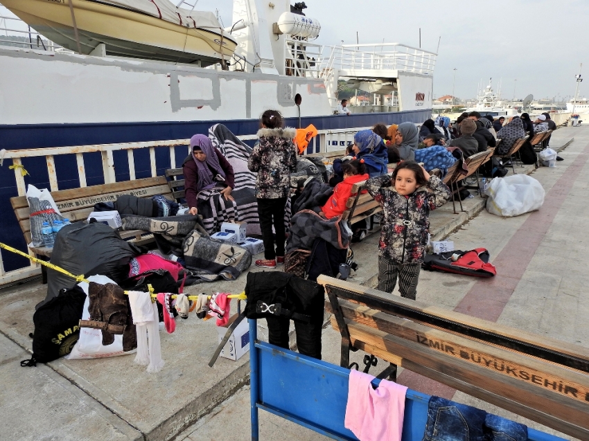 Ege'de can pazarı! 60 göçmen son anda kurtarıldı