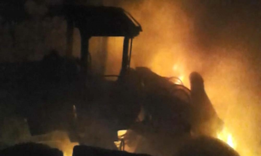 Hainler araçları ateşe verdi, EYP patlattı: 2 asker yaralı