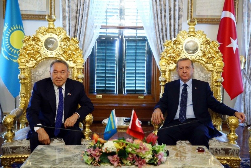 Erdoğan Kazak mevkidaşıyla görüştü