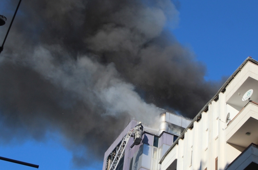 İş merkezi kullanılamaz hale gelirken yanan alan havadan görüntülendi