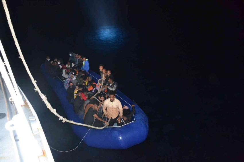 83 düzensiz göçmen yakalandı, 41 göçmen kurtarıldı
