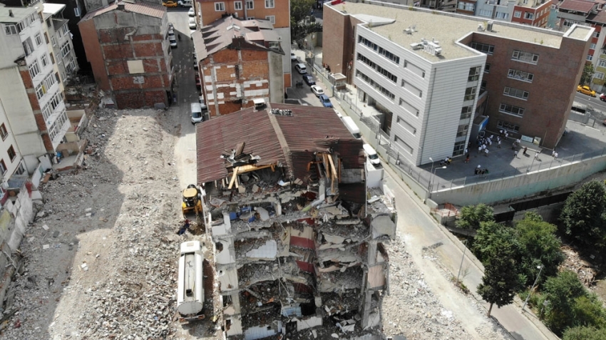 Kağıthane’de riskli binaların yıkımı havadan görüntülendi