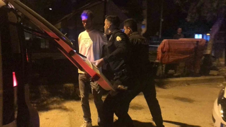 Edirne’de yoldan geçenlere silah gösteren alkollü şüpheliye polisten suçüstü
