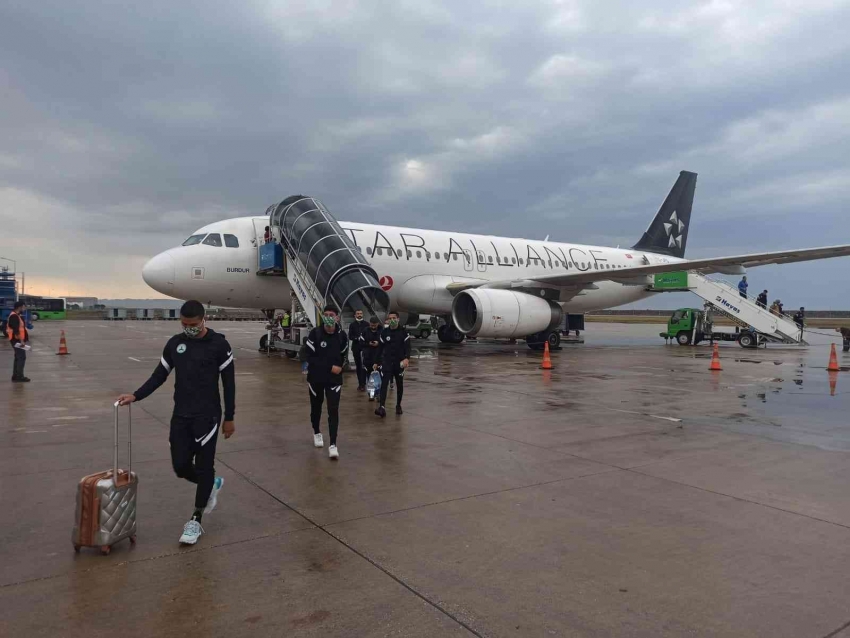 GZT Giresunspor’u taşıyan uçakta panik halleri