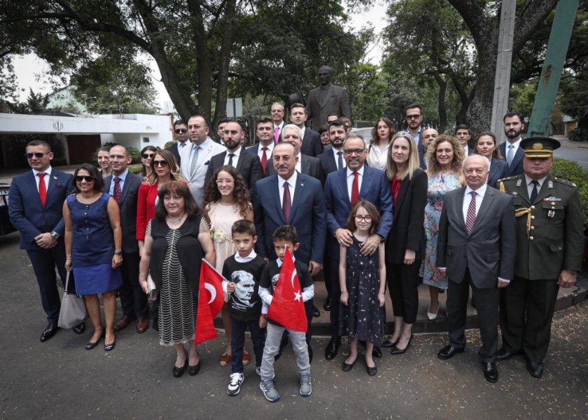 Bakan Çavuşoğlu, Meksika’da Türklerle bir araya geldi