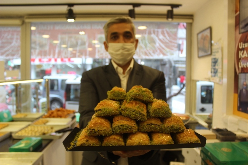 Bursa'da tatlıcılar yüzde 50 indirime gitti