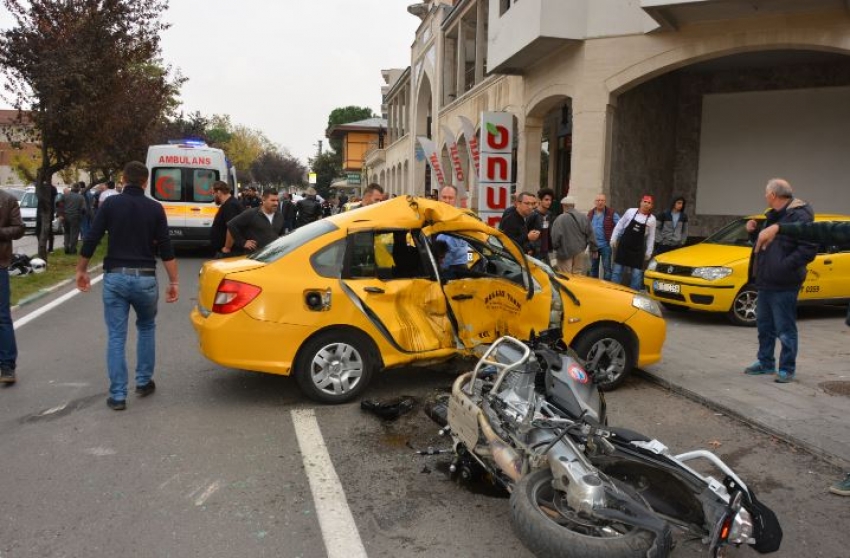 Bursa'da kazada yaralanan polis hayatını kaybetti