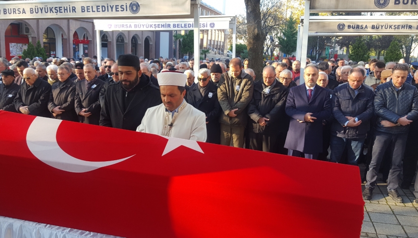 Bursa Büyükşehir Belediyesi'nin ilk başkanı toprağa verildi