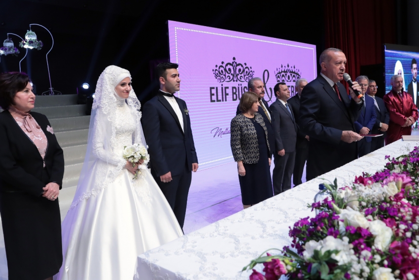 Cumhurbaşkanı Erdoğan, Bekir Bozdağ'ın oğlunun nikah şahidi oldu