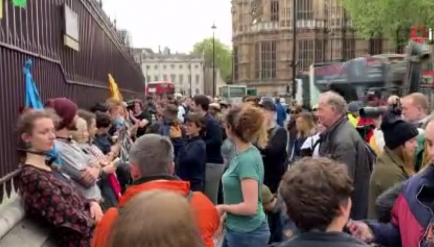 İngiltere’deki iklim karşıtı protestolar devam ediyor