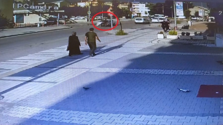 Bursa'da elektrikli bisiklet ile otomobil çarpıştı