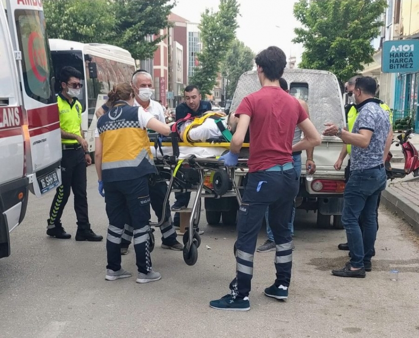 Bursa'da elektrikli bisiklet kamyonete çarptı
