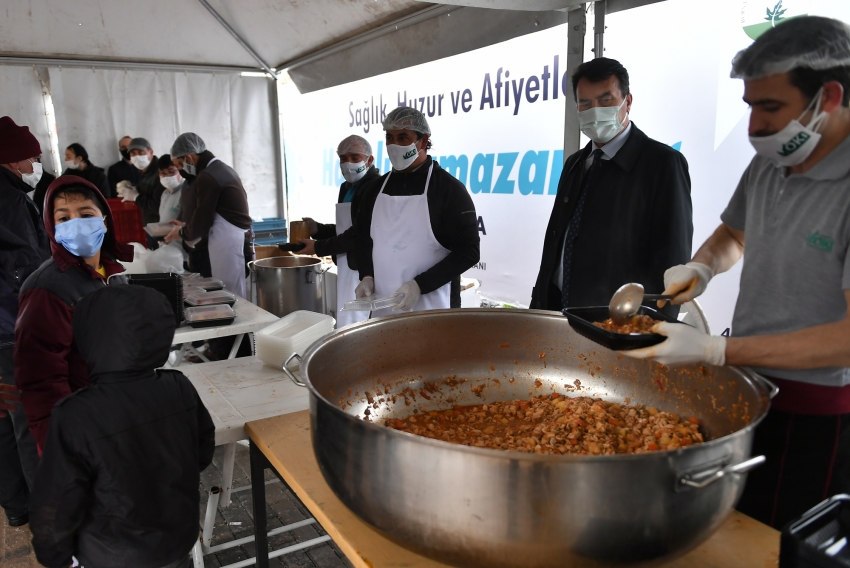 Osmangazi Belediyesi'nden günlük 2 Bin 500 kişiye sıcak iftar yemeği