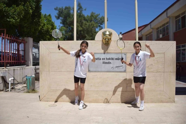 Elif ve Melis Badminton Türkiye Şampiyonası yolcusu
