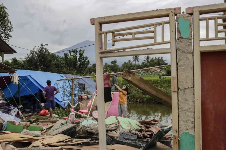 Endonezya’daki depremde can kaybı giderek yükseliyor 