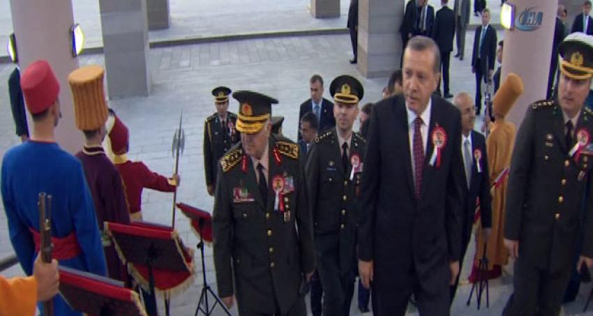 Erdoğan sancak devir teslim törenine katıldı