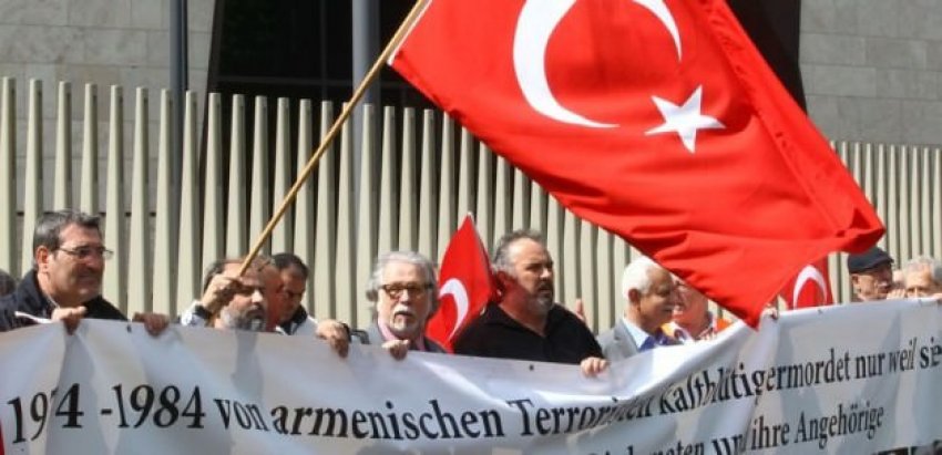 Ermenilere karşı bayrak nöbeti