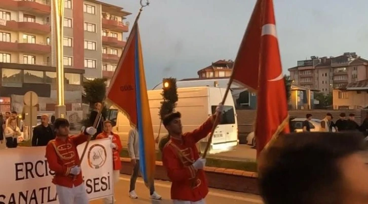 Erciş’te 19 Mayıs bayrak yürüyüşü yapıldı
