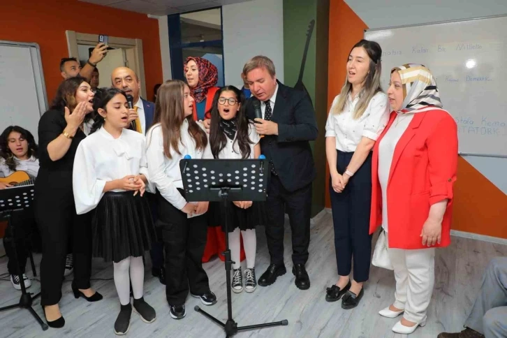 Erzincan’da okullarda kurulan müzik atölyelerinde geleceğin sanatçıları yetişecek
