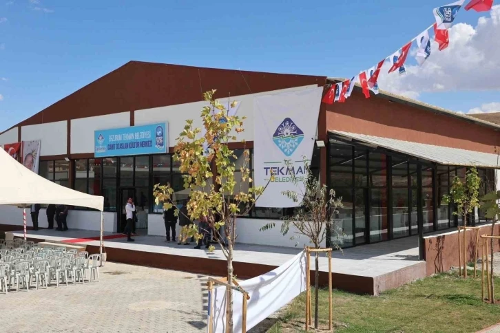 Erzurum’da Cahit Özaslan Kültür Merkezi hizmete açıldı
