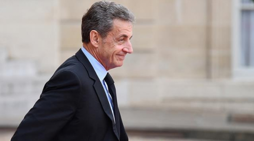 Sarkozy'e, 3 yıl hapis cezası verildi