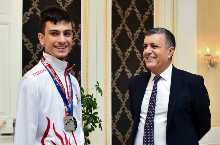Esenyurt’un gururu Tekvandocu Yusuf Türkiye şampiyonu
