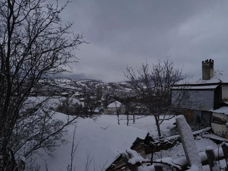 Eskişehir’in yüksek kesimlerine kar yağdı
