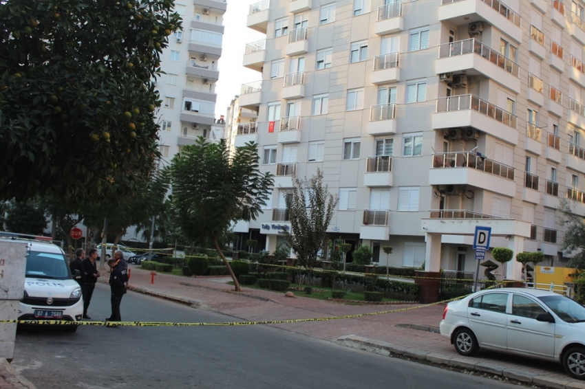 Antalya’da dört kişilik aile evde ölü bulundu