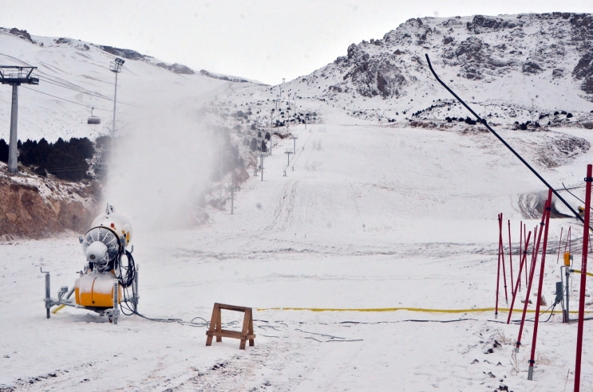 Erzincan’da kayak sezonu açılamadı