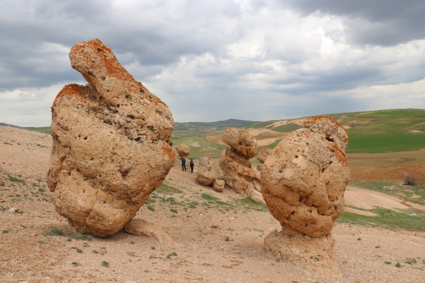 Sivas'ta dikkat çeken kayalar