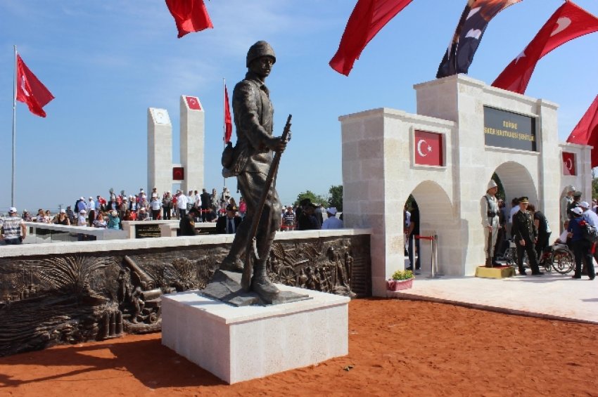 Türkiye’nin en büyük ikinci şehitliği açıldı