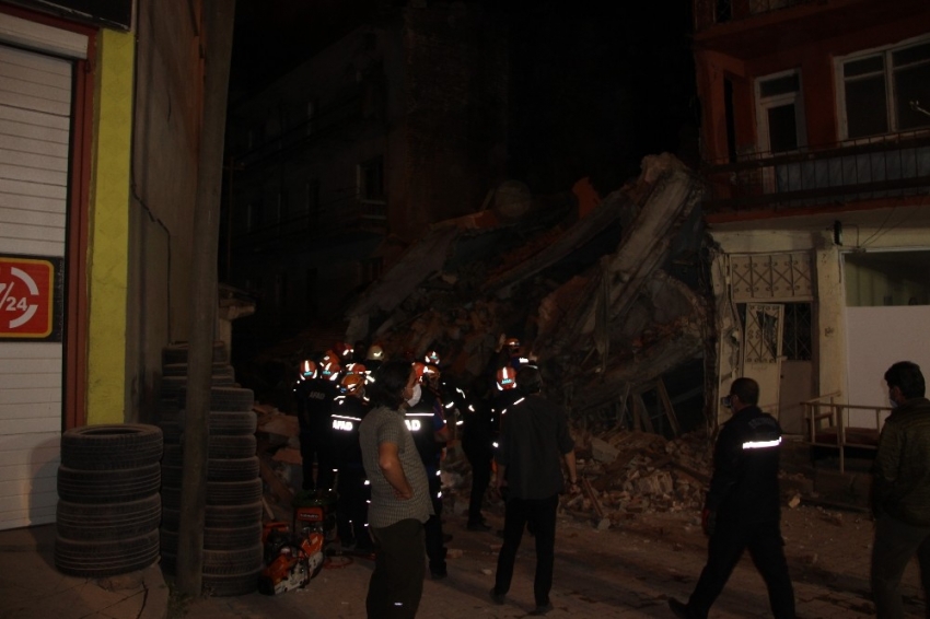 Erzurum’da 5 katlı metruk bina çöktü