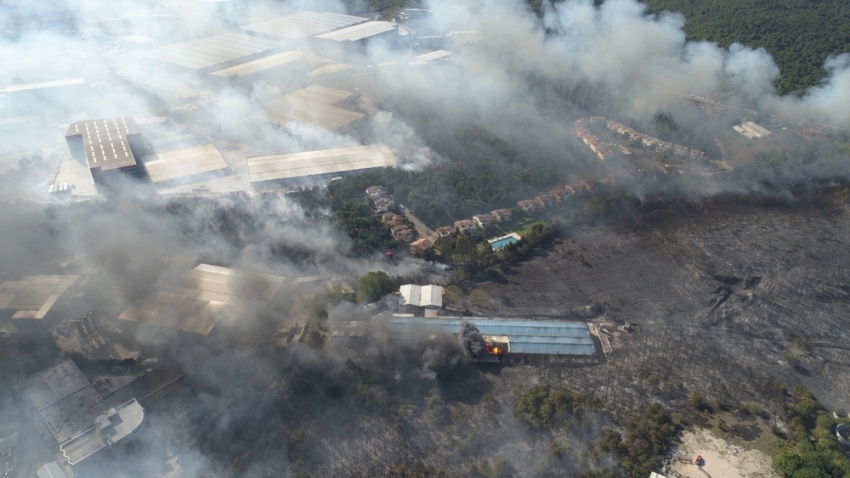 Gebze’de orman ve çalılık yangını havadan görüntülendi