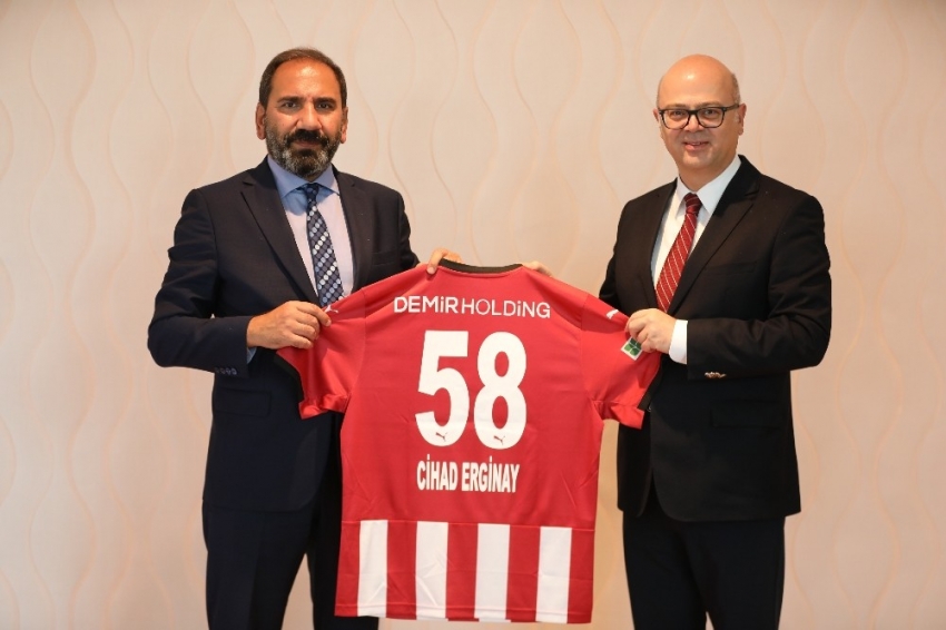 İspanya Büyükelçisi’ne Sivasspor forması hediye edildi