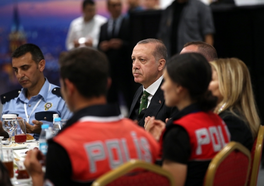 Erdoğan polis teşkilatıyla iftarda buluştu