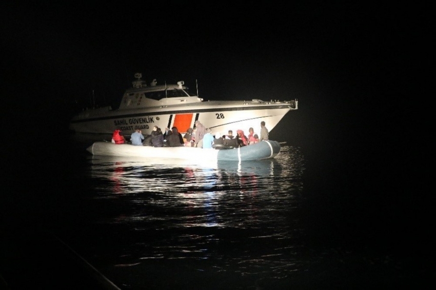 Ayvalık’ta 32 düzensiz göçmen kurtarıldı