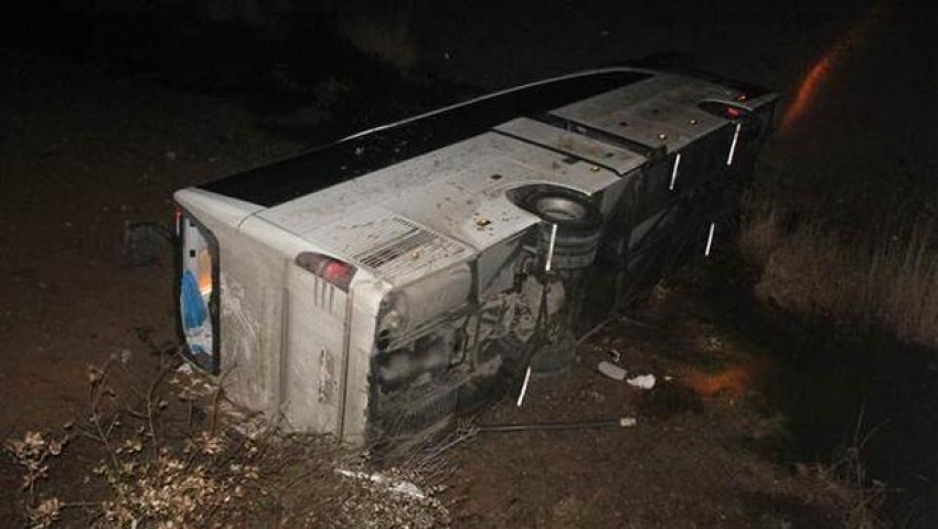 Çanakkale'de kaçakları taşıyan otobüsle otomobil çarpıştı: 6 ölü, 30 yaralı