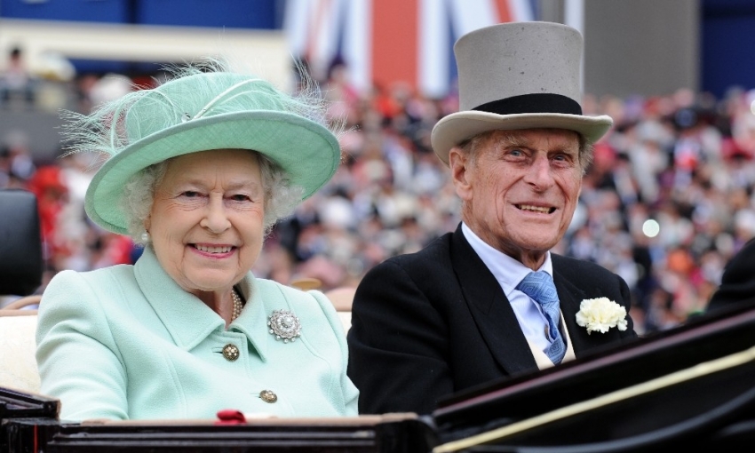 Kraliçe Elizabeth, yıl sonuna kadar büyük saray etkinlikleri iptal etti