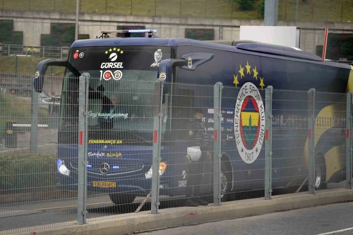 Fenerbahçe derbi için Nef Stadyumu’na ulaştı

