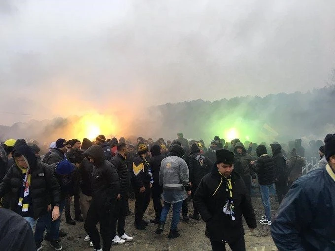 Fenerbahçeli taraftarlar TFF’yi protesto için Riva’ya gitti
