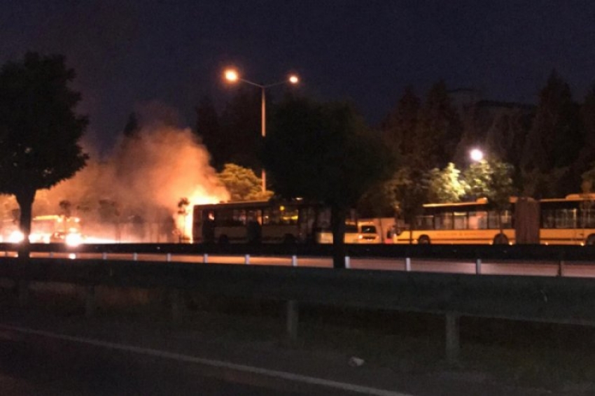 Bursa'da belediye otobüsü seyir halinde yandı