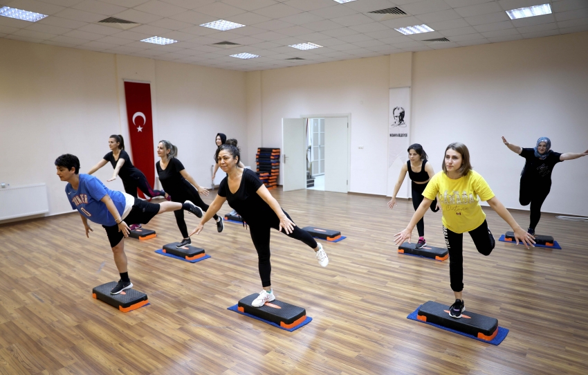 Mudanya Belediyesi'nde sanat, hobi ve spor atölyelerinde yeni dönem başladı.