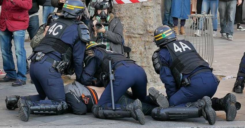 Fransa'da polis şiddetine yönelik protestolar devam ediyor
