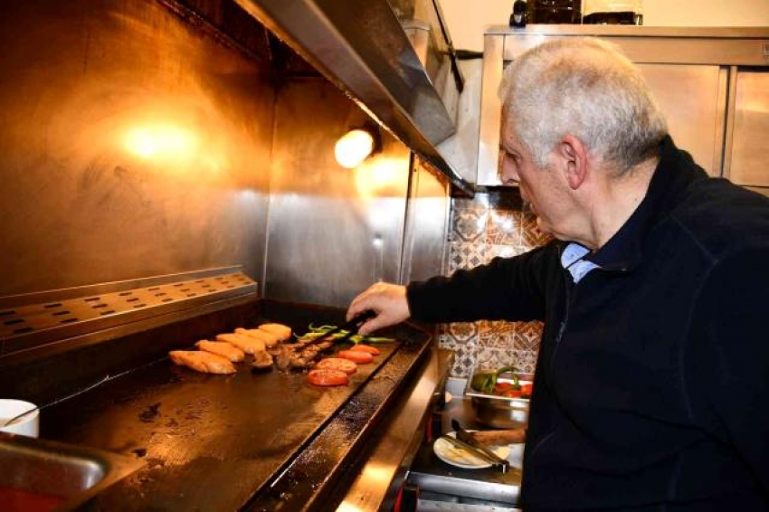 Bursa'da futbolculuktan aşçı ustalığına