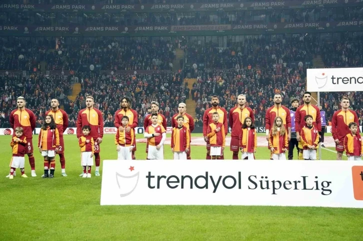 Galatasaray liderlik için derbiye çıkacak
